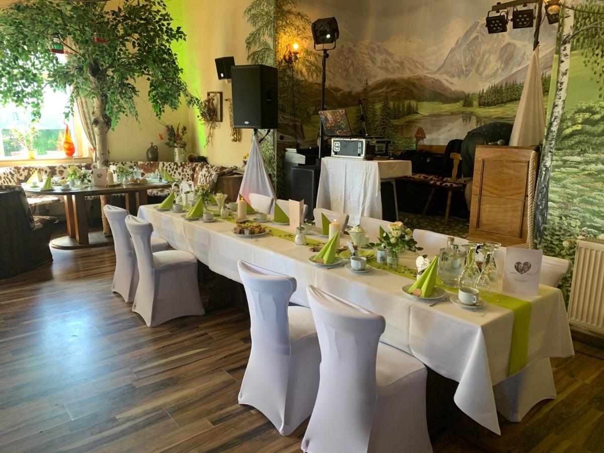 Hotel Alpenhof Markneukirchen Екстериор снимка