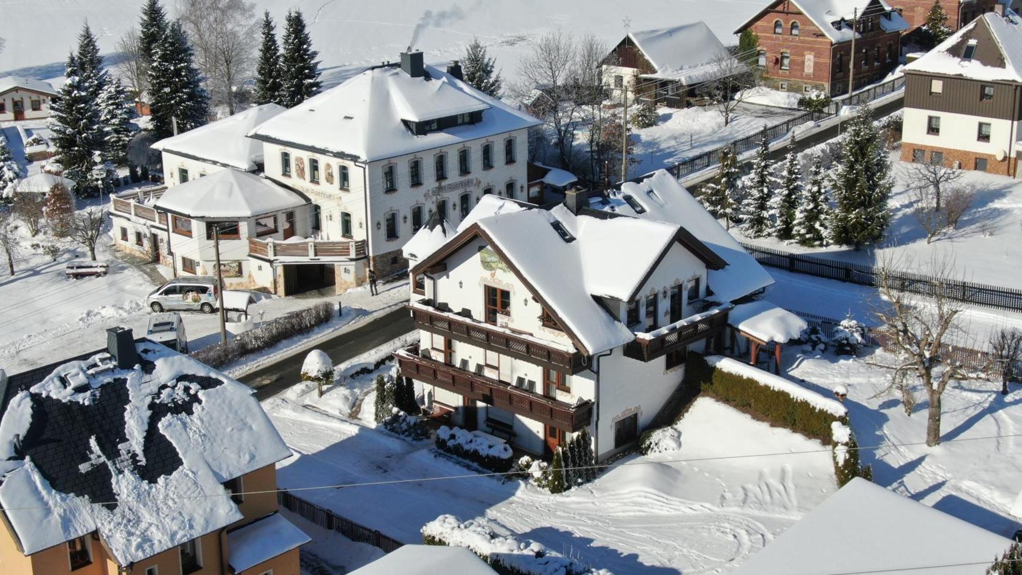 Hotel Alpenhof Markneukirchen Екстериор снимка
