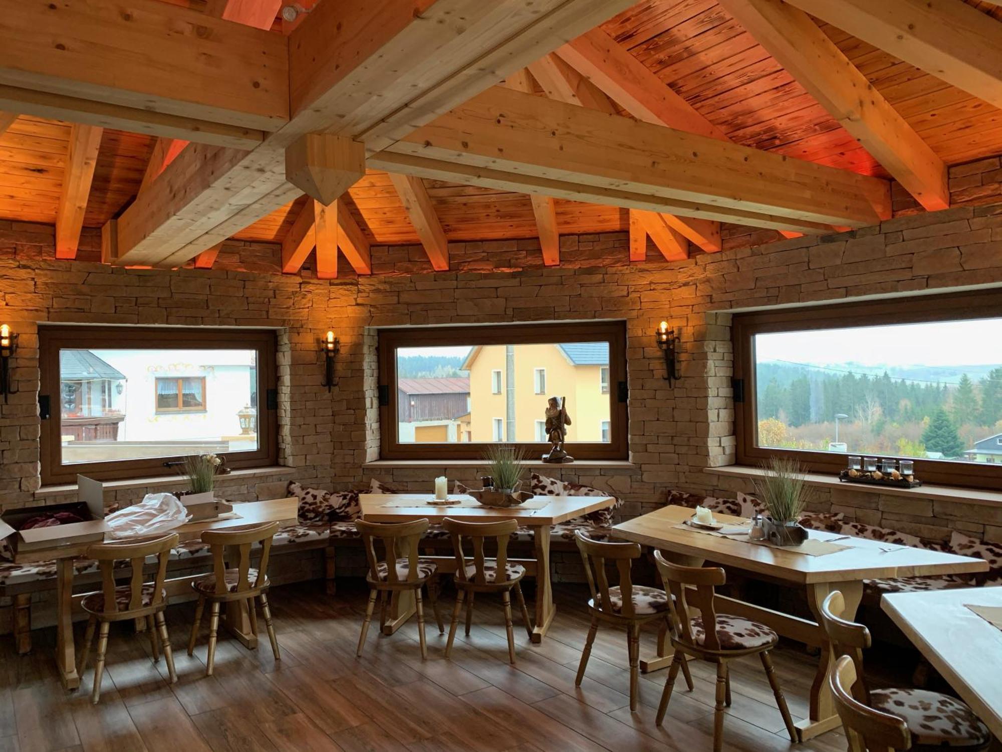Hotel Alpenhof Markneukirchen Екстериор снимка