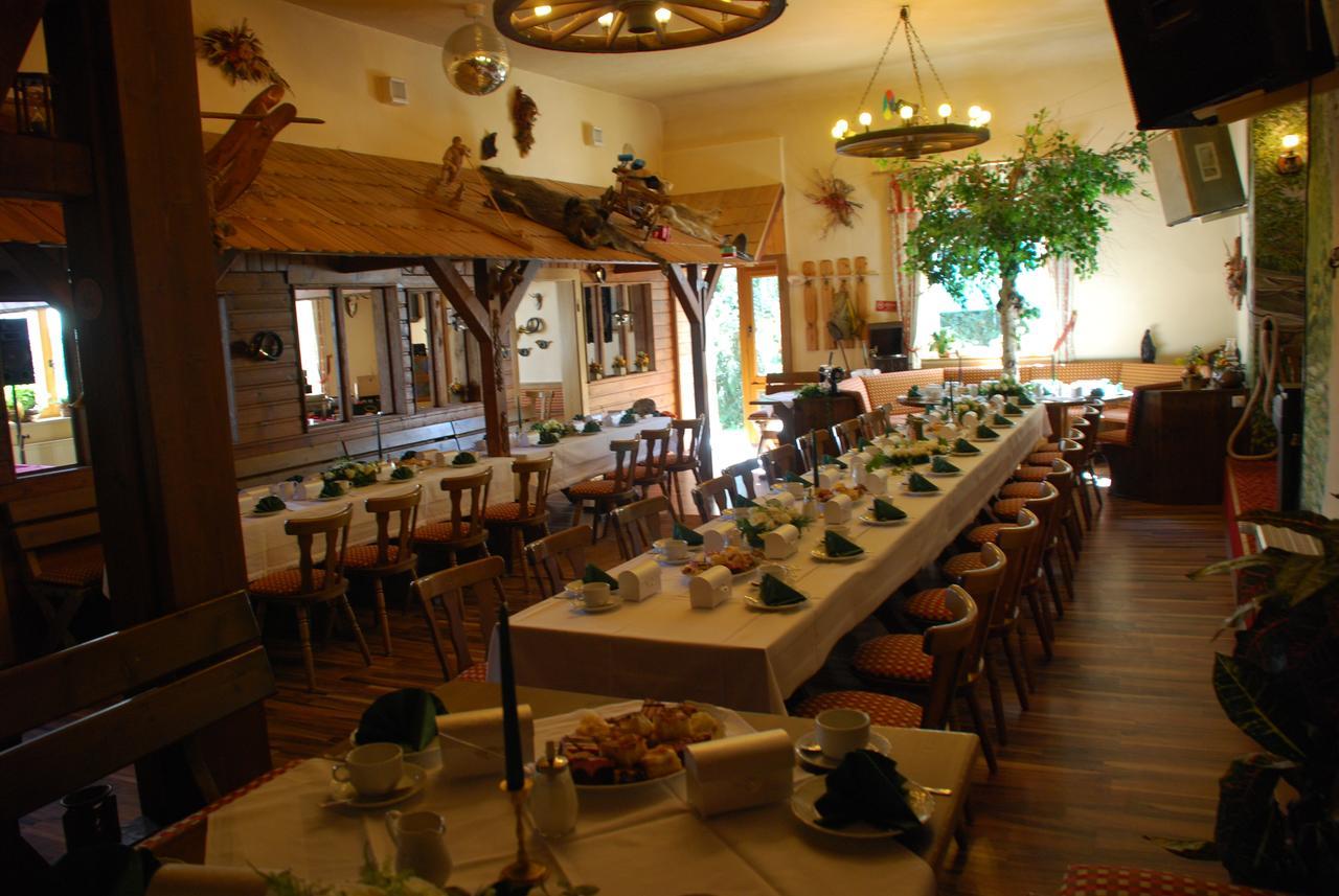 Hotel Alpenhof Markneukirchen Екстериор снимка