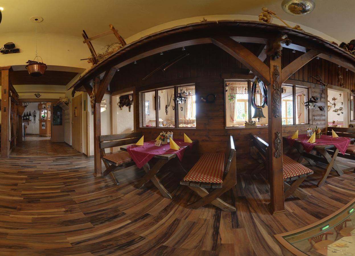 Hotel Alpenhof Markneukirchen Екстериор снимка