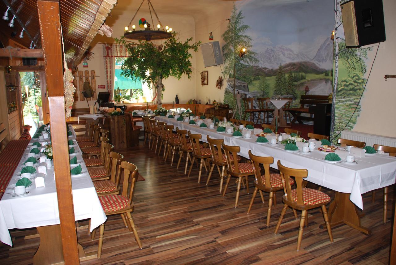 Hotel Alpenhof Markneukirchen Екстериор снимка