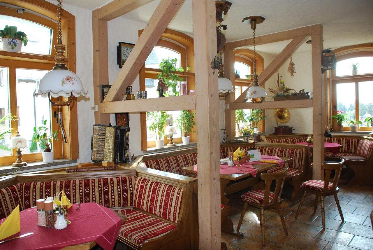 Hotel Alpenhof Markneukirchen Екстериор снимка