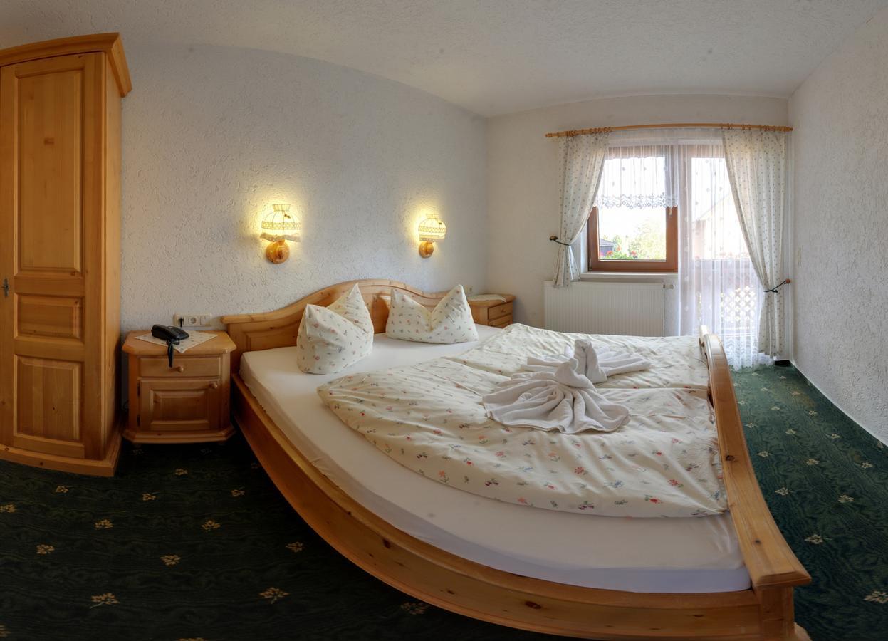 Hotel Alpenhof Markneukirchen Екстериор снимка