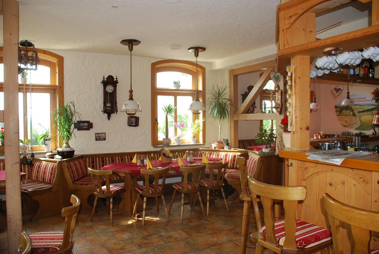 Hotel Alpenhof Markneukirchen Екстериор снимка